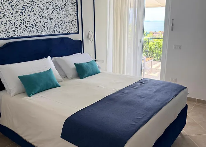 Blu Vesuvius Bed & Breakfast 4*